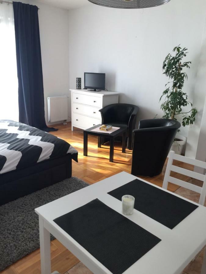 Studio Apartman Lara *** أوسييك المظهر الخارجي الصورة